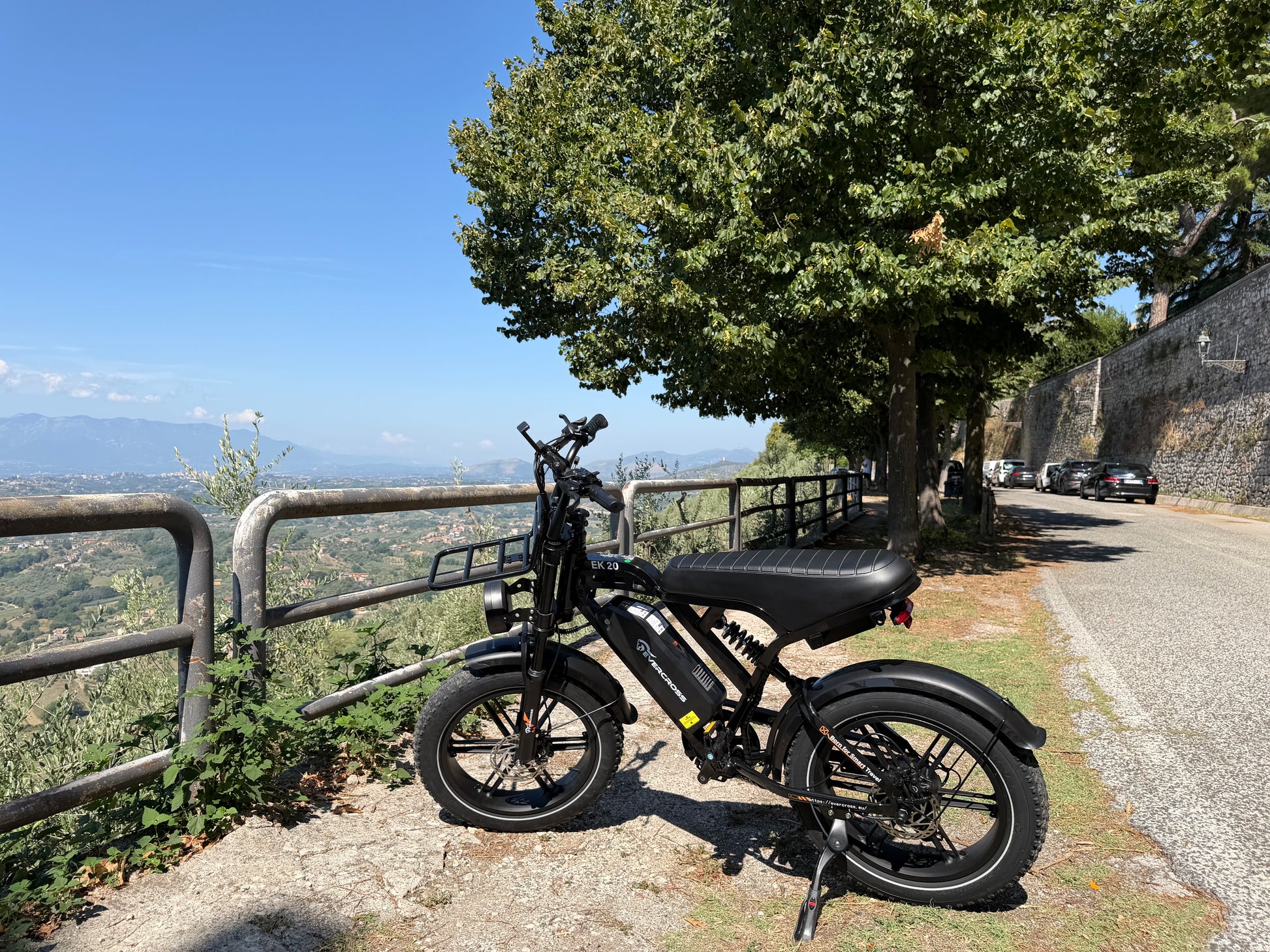 Bicicleta eléctrica con neumáticos gruesos EVERCROSS EK20